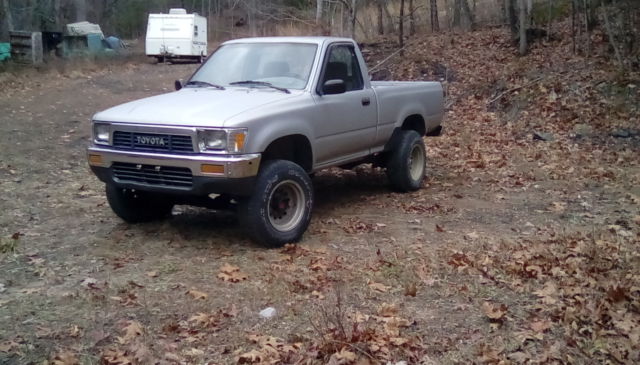 1989 Toyota Pickup 22RE 4WD 5 Speed - photo 10