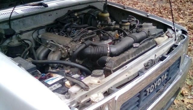 1989 Toyota Pickup 22RE 4WD 5 Speed - photo 4
