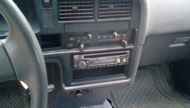 1989 Toyota Pickup 22RE 4WD 5 Speed - photo 7