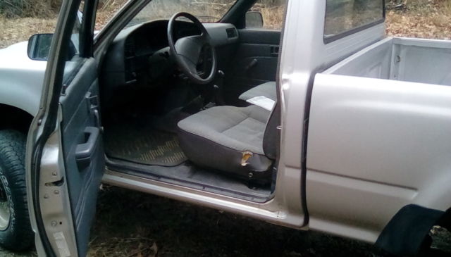 1989 Toyota Pickup 22RE 4WD 5 Speed - photo 9