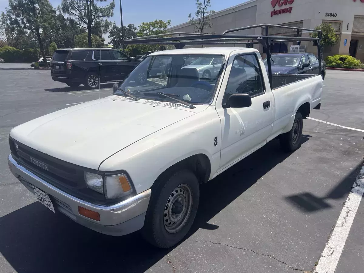 1989 Toyota Pickup White 1 TON LONG WHEELBASE DLX 1989 Toyota Pickup 1 TON LONG WHEELBASE DLX