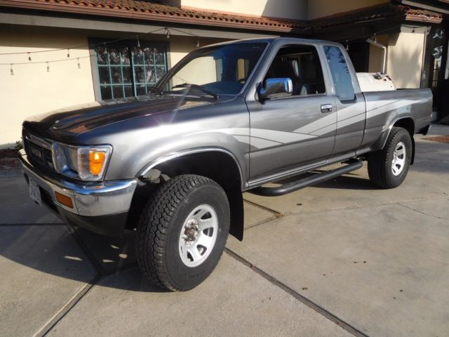1989 Toyota sr5 4x4 95k mi 5sp Loaded Always adult owned.Never off-roaded 1989 Toyota tacoma