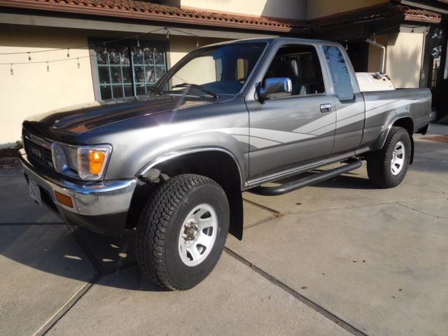 1989 Toyota Tacoma SR5 - photo 2