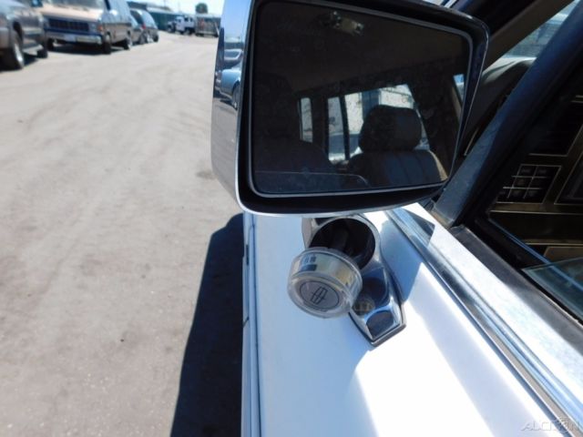1989 Lincoln Town Car - photo 12
