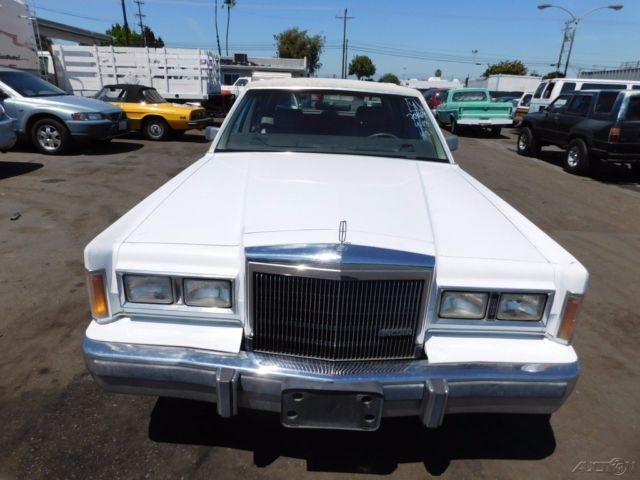 1989 Lincoln Town Car - photo 2
