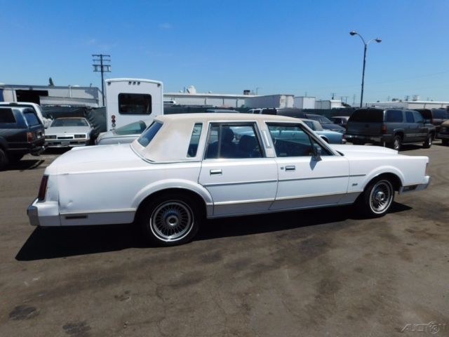 1989 Lincoln Town Car - photo 4