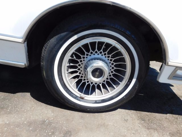 1989 Lincoln Town Car - photo 9