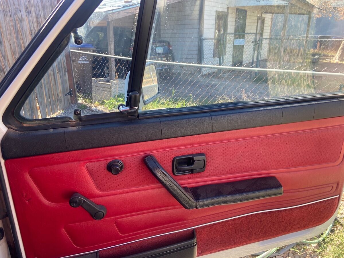 1989 Volkswagen Cabrio - photo 2