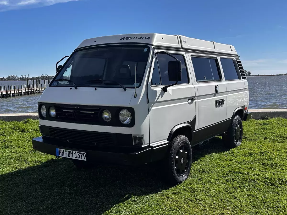 1989 Volkswagen Vanagon White CAMPMOBILE 1989 Volkswagen Vanagon CAMPMOBILE