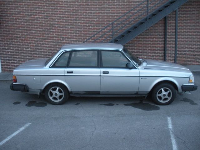 1989 VOLVO 240 DL 4-DOOR 1989 Volvo 240