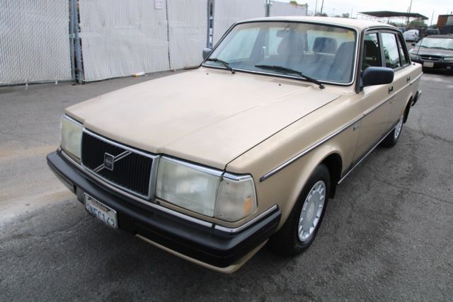 1989 Volvo 240 DL Automatic 4 Cylinder NO RESERVE 1989 Volvo 240 DL