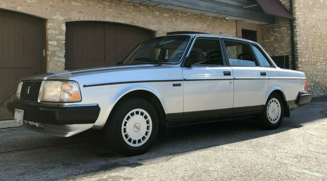 1989 Volvo 240 DL ~ Restored ~ Absolutely Stunning ~ 2 Owners ~ All Records 1989 Volvo 240 DL