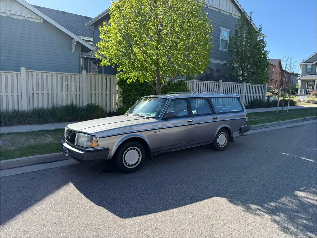 1989 Volvo 240 Wagon Grey DL 1989 Volvo 240 DL