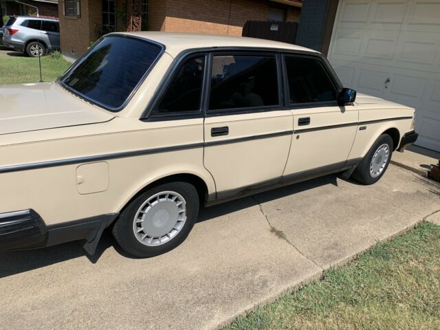 1989 Volvo 240 DL 4dr Sedan - photo 2