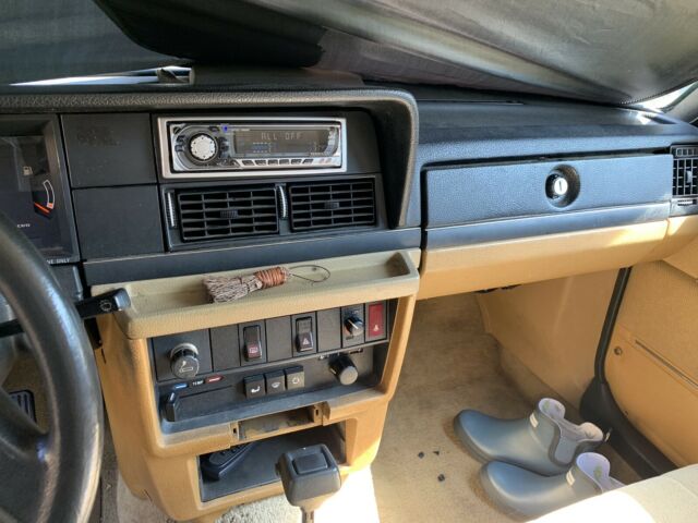 1989 Volvo 240 DL 4dr Sedan - photo 7