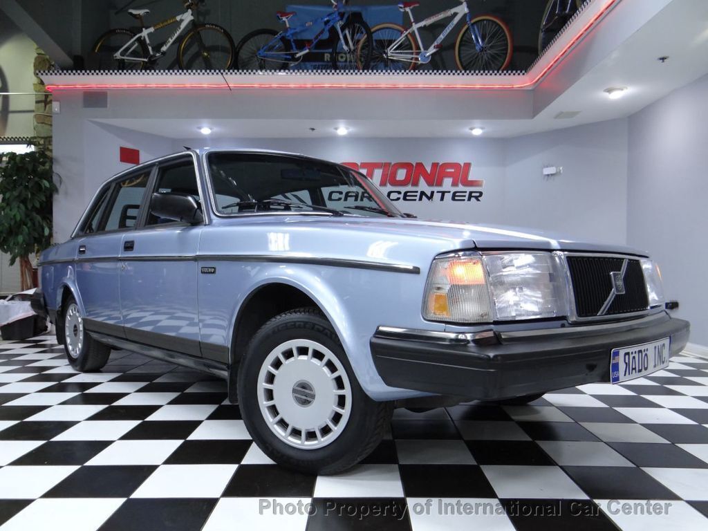 1989 Volvo 240 4dr Sedan DL Automatic - photo 4