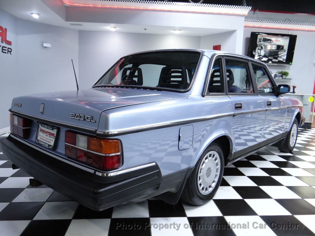 1989 Volvo 240 4dr Sedan DL Automatic - photo 5