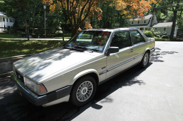 1989 Volvo 780 Base Coupe 2-Door 2.8L 1989 Volvo 780 Bertone