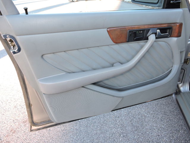 1989 Mercedes-Benz 500-Series 560SEL - photo 8