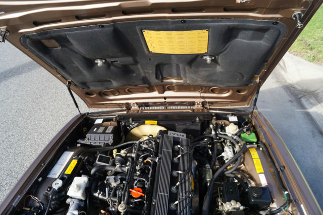 1988 Jaguar XJ6 VANDEN PLAS SEDAN WITH 22K ORIGINAL MILES! - photo 11