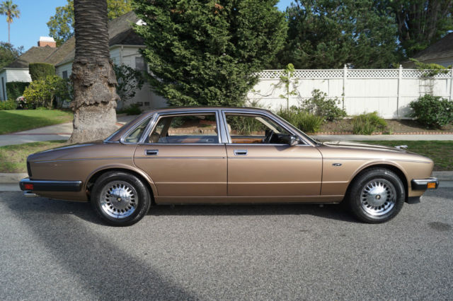 1988 Jaguar XJ6 VANDEN PLAS SEDAN WITH 22K ORIGINAL MILES! - photo 3