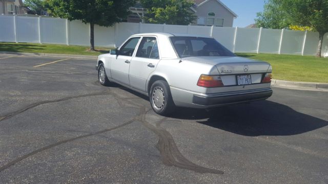 1990 Mercedes-Benz 300-Series 300 E - photo 4