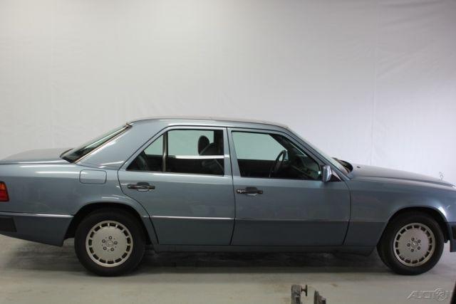1990 Mercedes-Benz 300-Series 4 Dr - photo 2