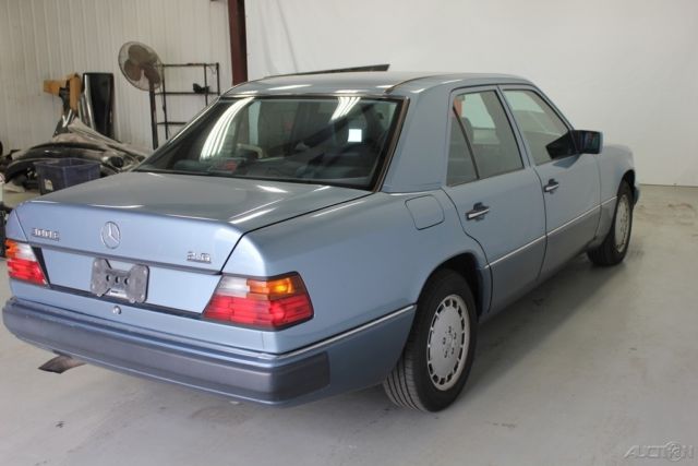 1990 Mercedes-Benz 300-Series 4 Dr - photo 4