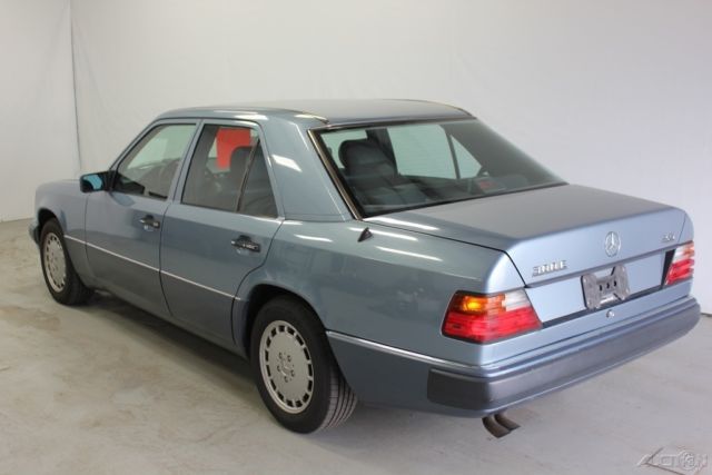 1990 Mercedes-Benz 300-Series 4 Dr - photo 5