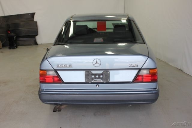 1990 Mercedes-Benz 300-Series 4 Dr - photo 6