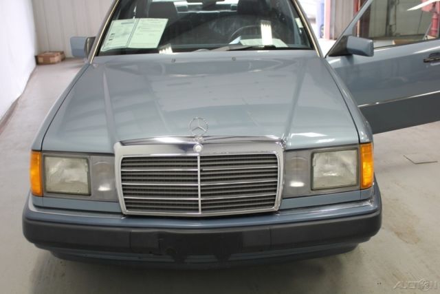 1990 Mercedes-Benz 300-Series 4 Dr - photo 9