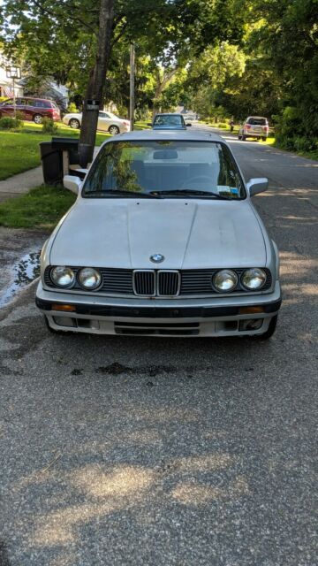 1990 BMW 325 iX All Wheel Drive AWD , 4 door sedan E30 classic 1990 BMW 3-Series 4 door