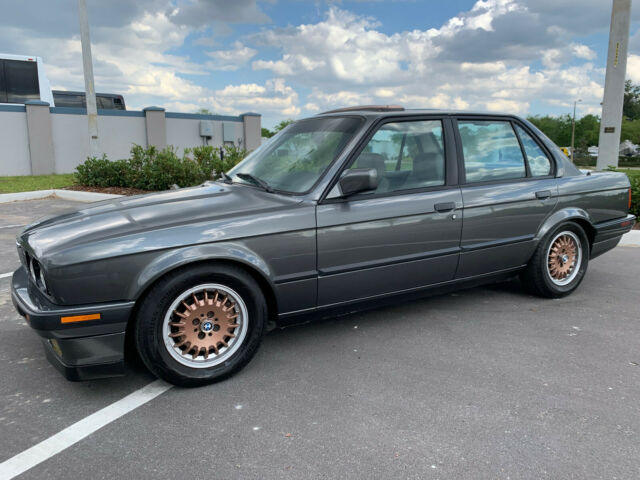 1990 BMW 325i Sedan. Clean Title, No Accidents, 5 Speed Manual Trans. E30 1990 BMW 3-Series