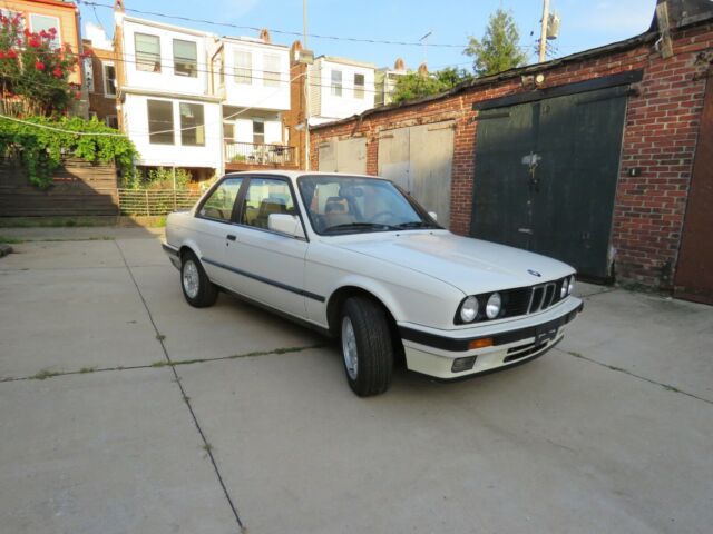 1990 BMW 325is Alpine White e30 1990 BMW 3-Series is