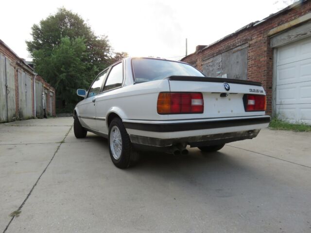 1990 BMW 3-Series is - photo 3