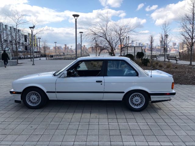 1990 BMW 3-Series 325is - photo 5