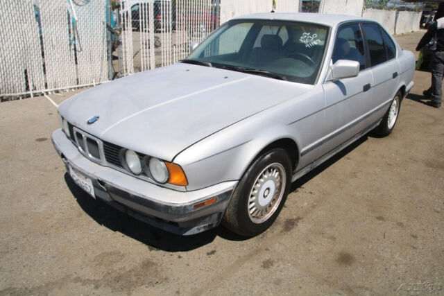 1990 BMW 5-Series 525i - photo 2