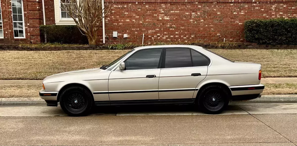 1990 BMW 535i E34 Restored amazing condition. Turbo Garage kept. No rust. 1990 BMW 5-Series I AUTOMATIC