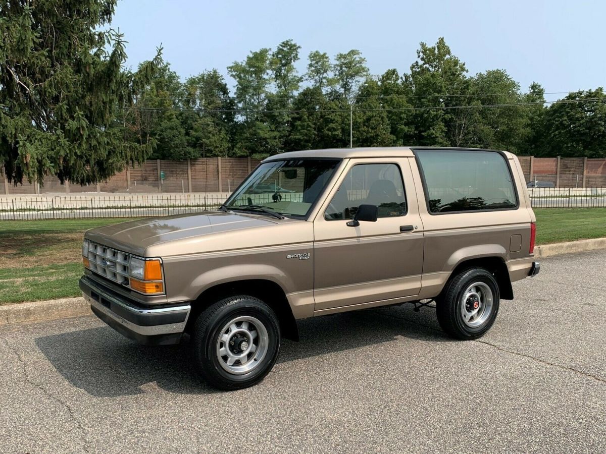 1990 Bronco II 4x4 Only 115k Actual Mile XLT V6 TWO OWNER! 5-speed Manual 1990 Ford Bronco 100% ORIGINAL PAINT NEW MEXICO SURVIVOR!