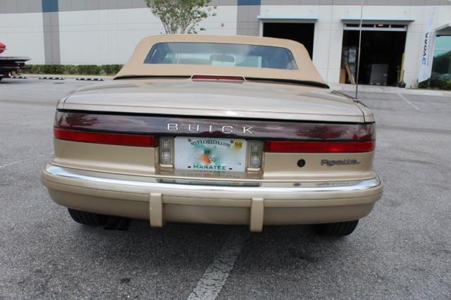 1990 Buick Reatta Base 2dr Convertible - photo 10