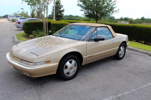 1990 Buick Reatta Base 2dr Convertible - photo 2