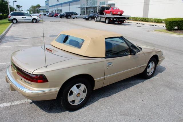 1990 Buick Reatta Base 2dr Convertible - photo 5