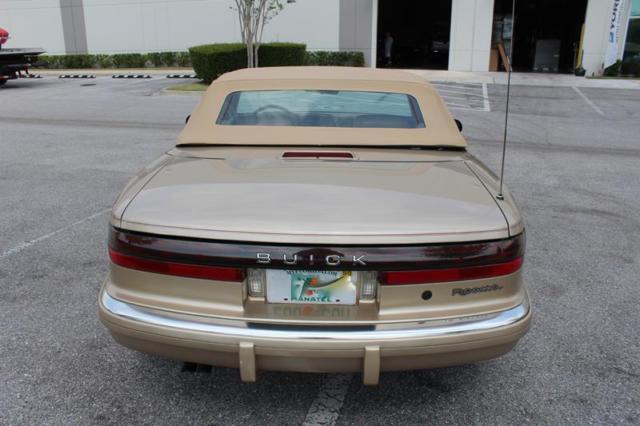1990 Buick Reatta Base 2dr Convertible - photo 6