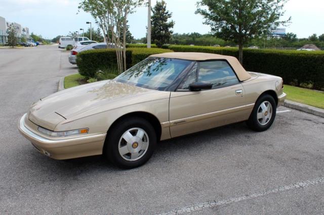 1990 Buick Reatta Base 2dr Convertible - photo 7
