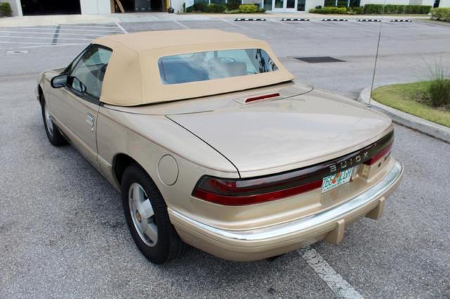 1990 Buick Reatta Base 2dr Convertible - photo 9