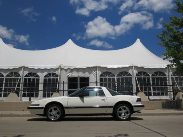 1990 Buick Reatta Cold A/C White with Burgandy Leather Runs & Drives Very Well. 1990 Buick Reatta Classic