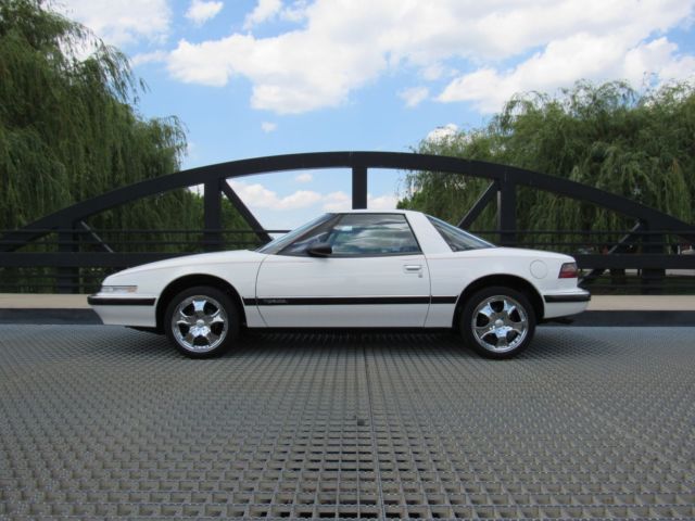 1990 Buick Reatta Classic - photo 2