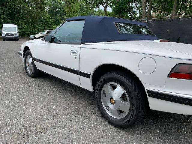 1990 Buick Reatta 2 DOOR - photo 5