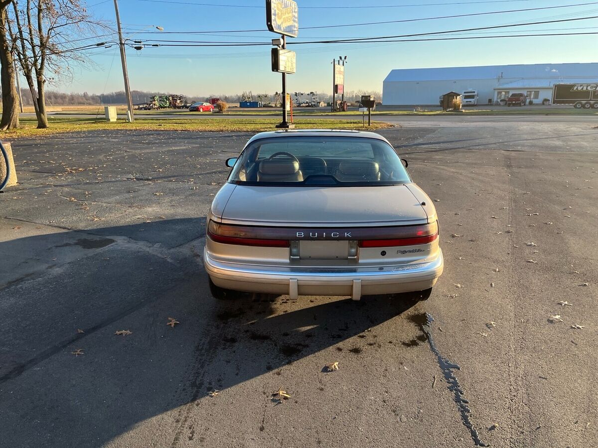 1990 Buick Reatta - photo 2