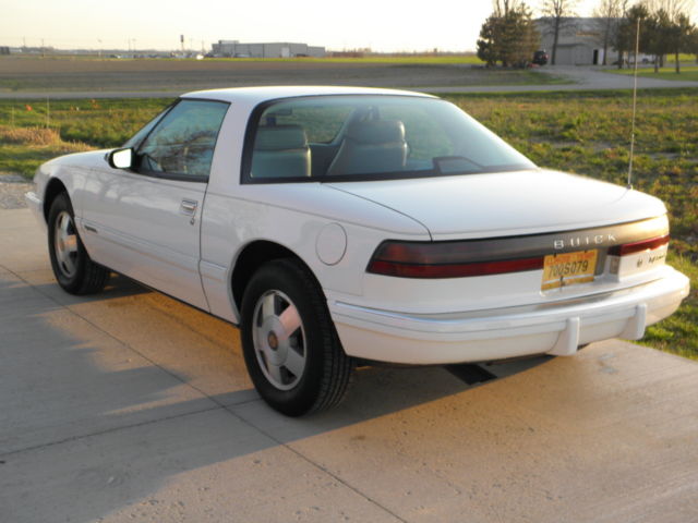 1990 Buick Reatta - photo 2